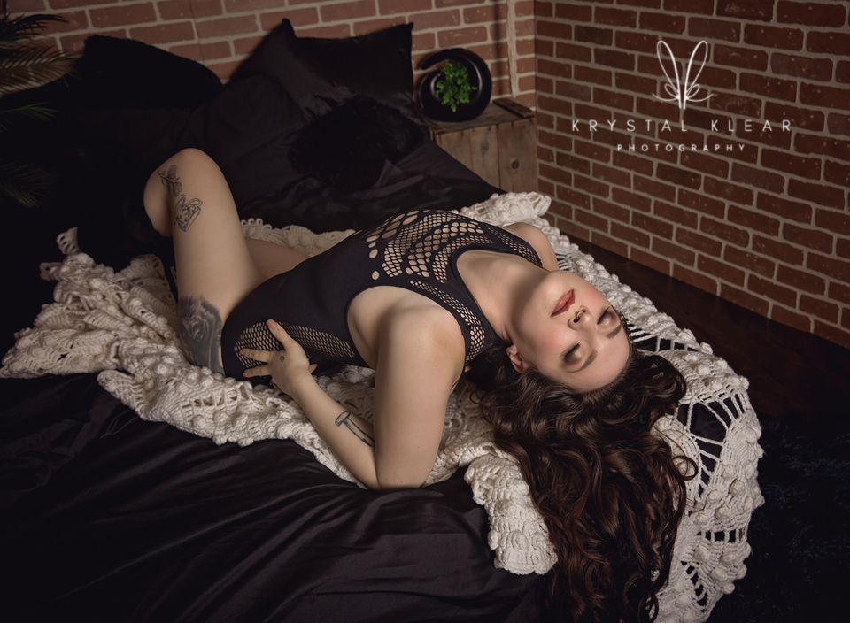 Empowering boudoir portrait — authentic, natural, and unapologetically you.